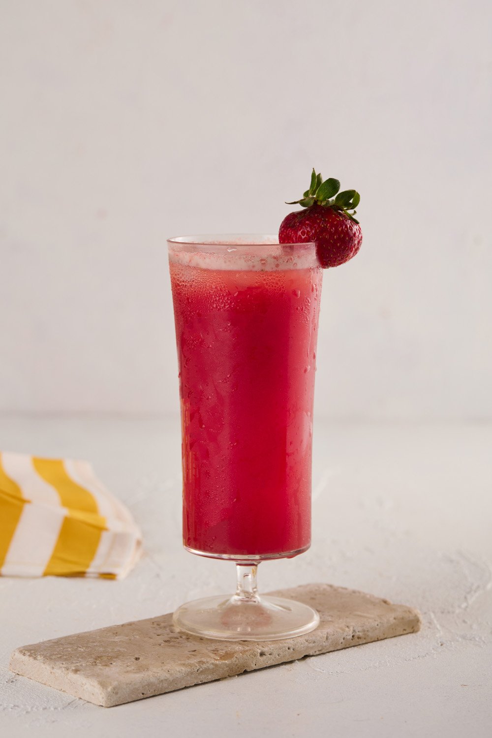 ÇİLEKLİ LİMONATA