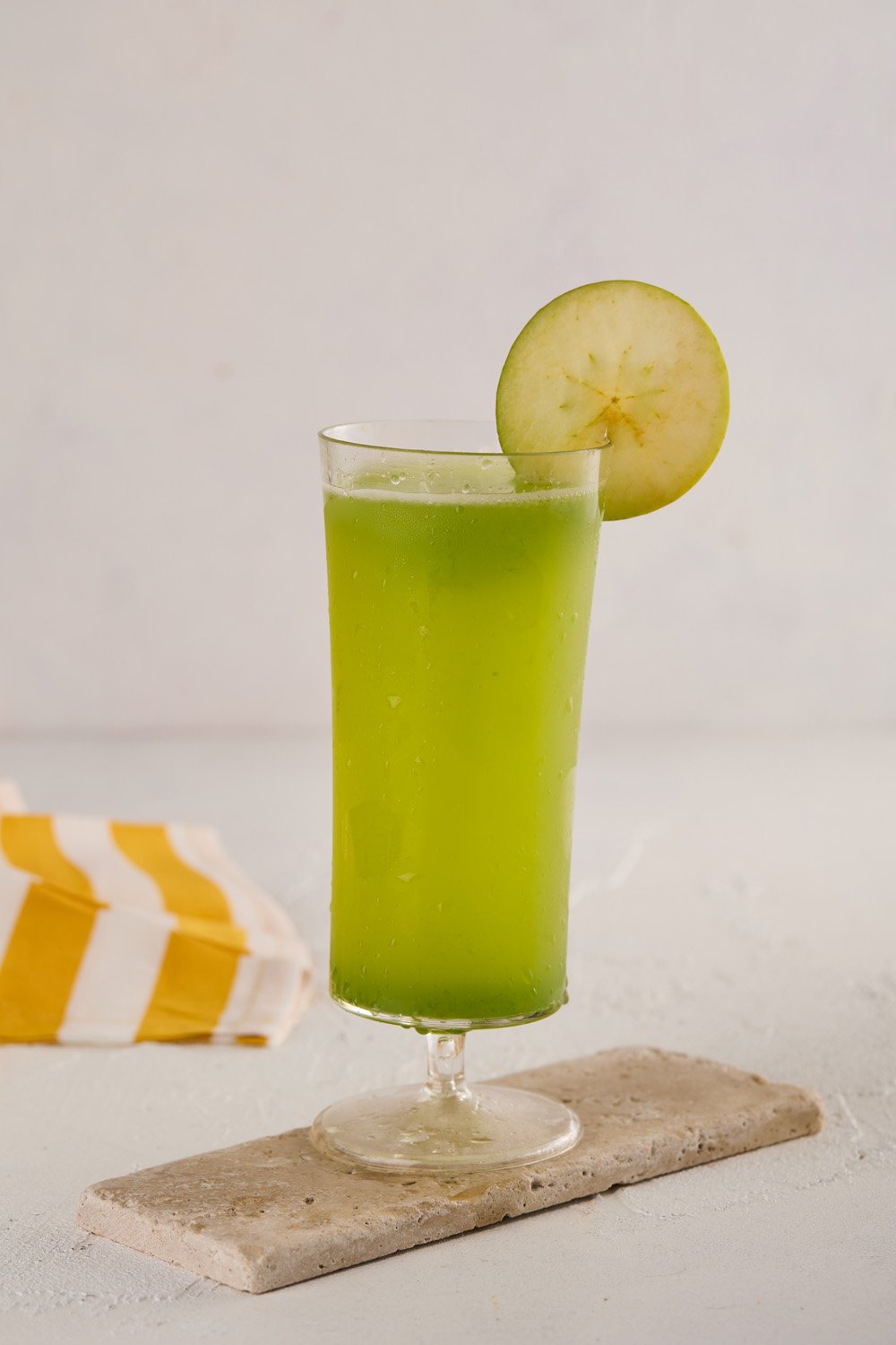 YEŞİL ELMA LİMONATA
