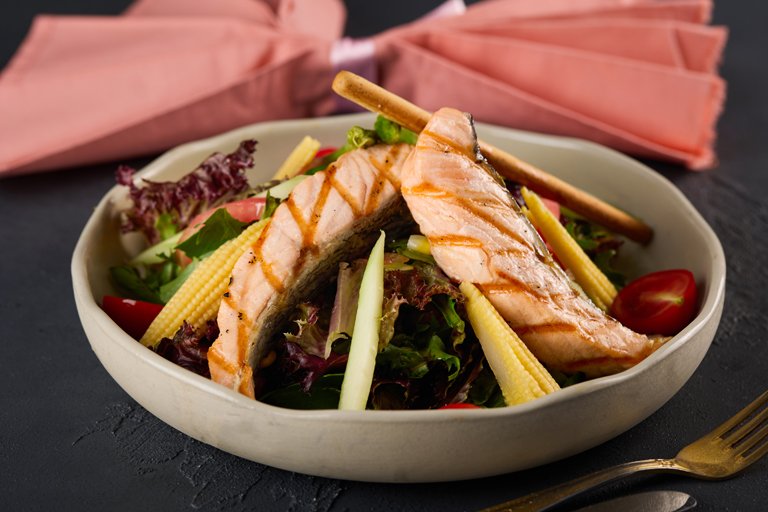 Izgara Somon Salata